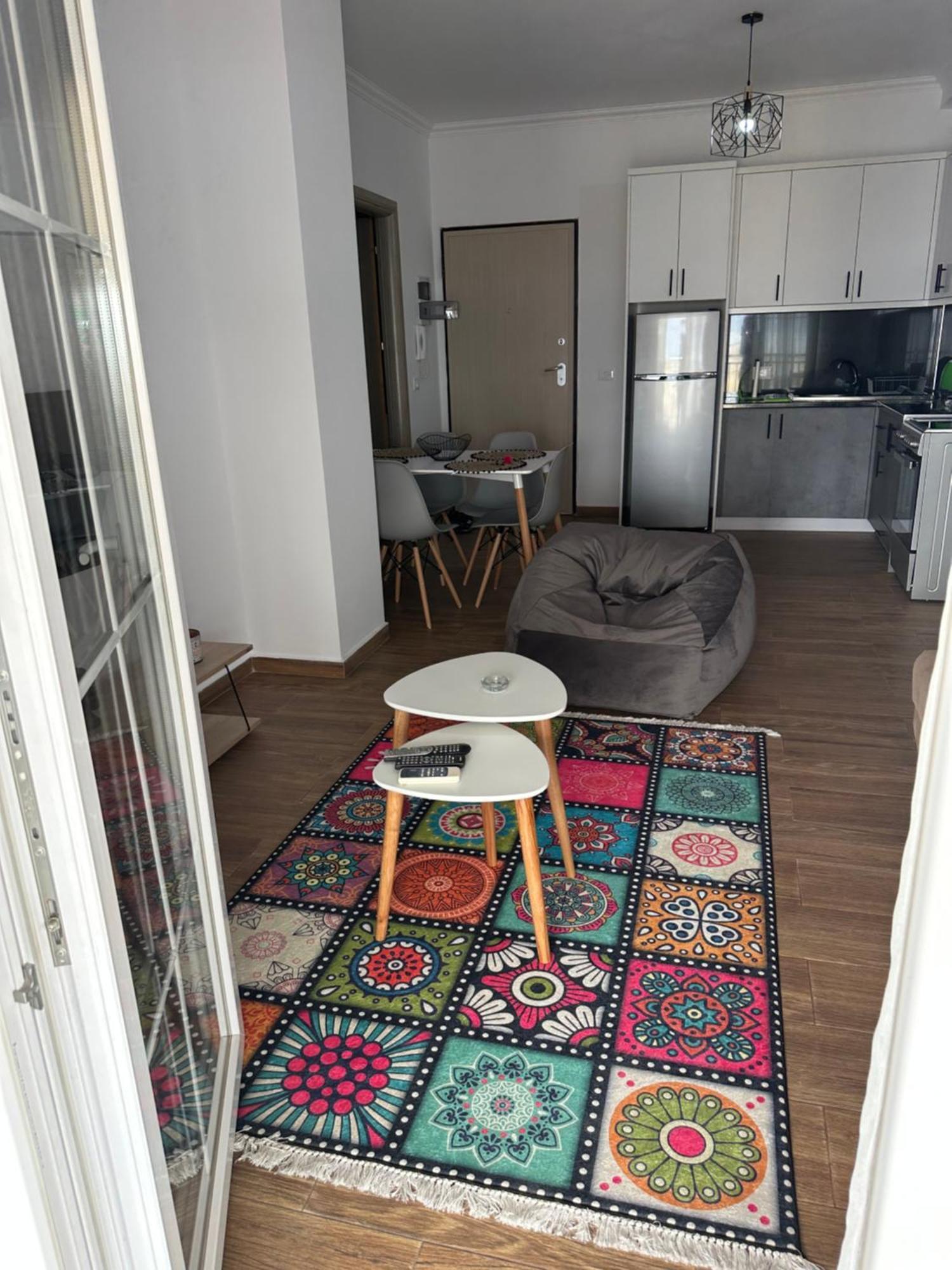 Luka In Apartment